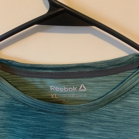Men’s Reebok t-shirt - Picture 2 of 3